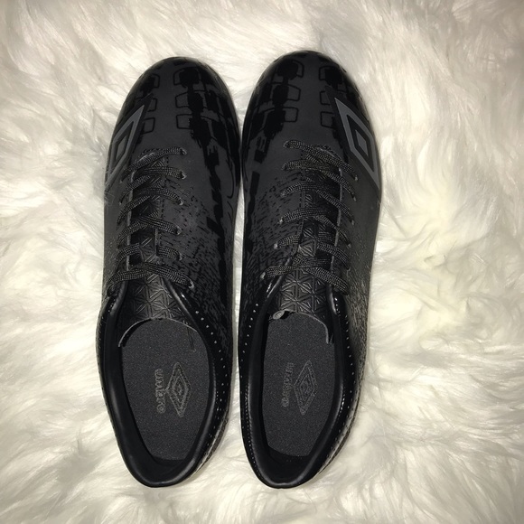 Boys Black Cleats NWB - Picture 2 of 3